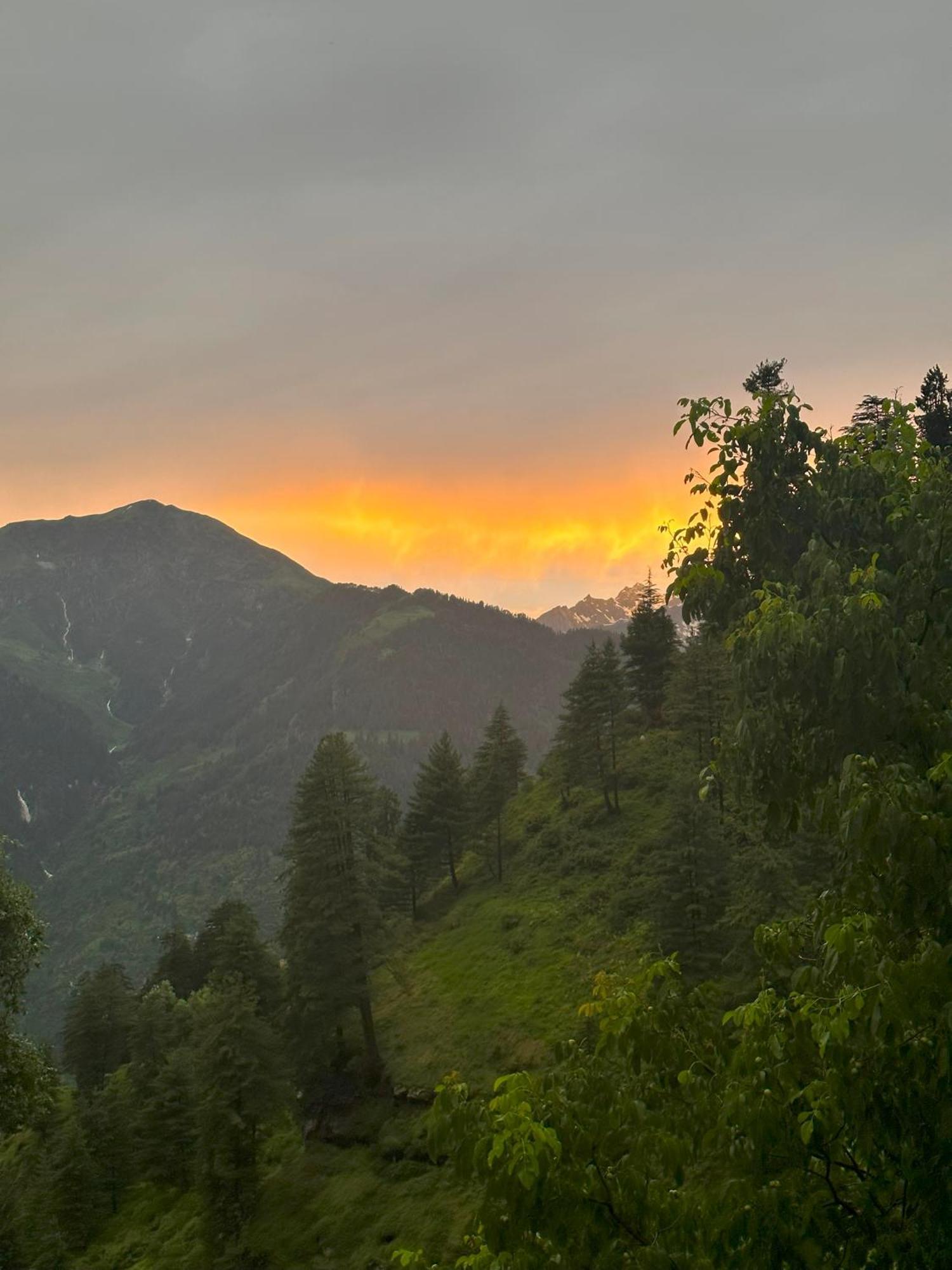 Ahorastays Manali  Exterior photo