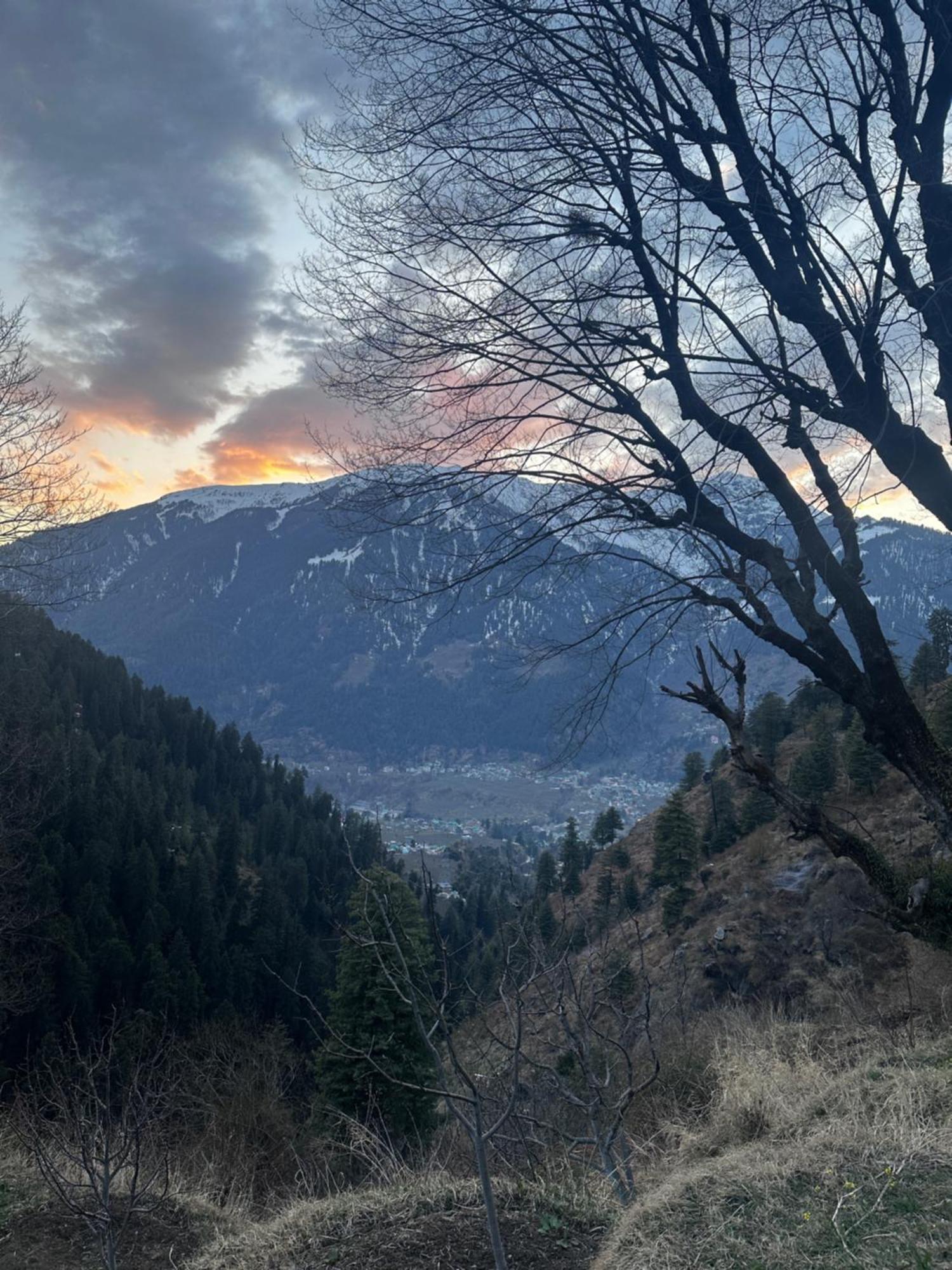 Ahorastays Manali  Exterior photo